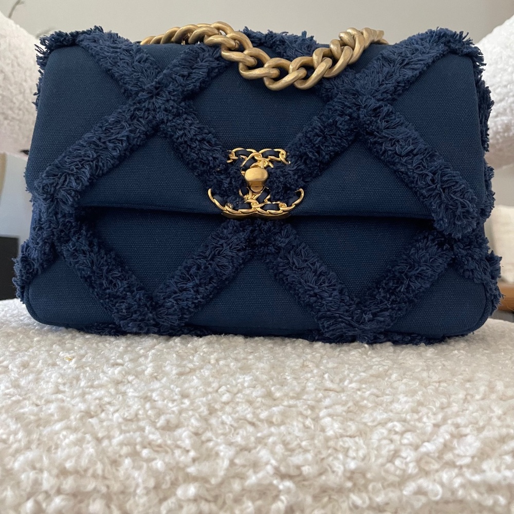Chanel 19 Flap (Medium) - Picture 5 of 5
